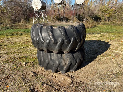 Quantity of (2) Firestone Équipements pour pneus - Fits 648 Skidder