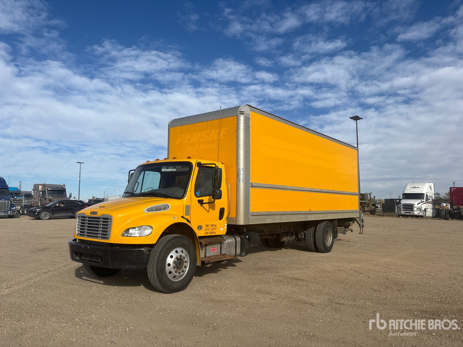 2020 Freightliner M2106 4x2 شاحنة فان