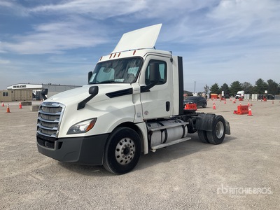 2019 Freightliner Cascadia 126 4x2 Ciągnik siodłowy z kabiną dzienną S/A