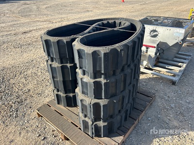 Quantity of (2) 450X81.5X76 Rubber トラック (Unused)