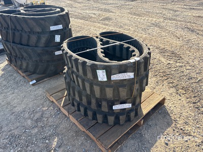 Quantity of (2) 350X52.5X90 Rubber トラック
