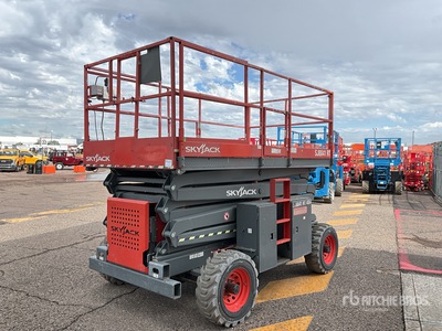 2017 Skyjack 8841 4x4 Dual Fuel Scissor Lift
