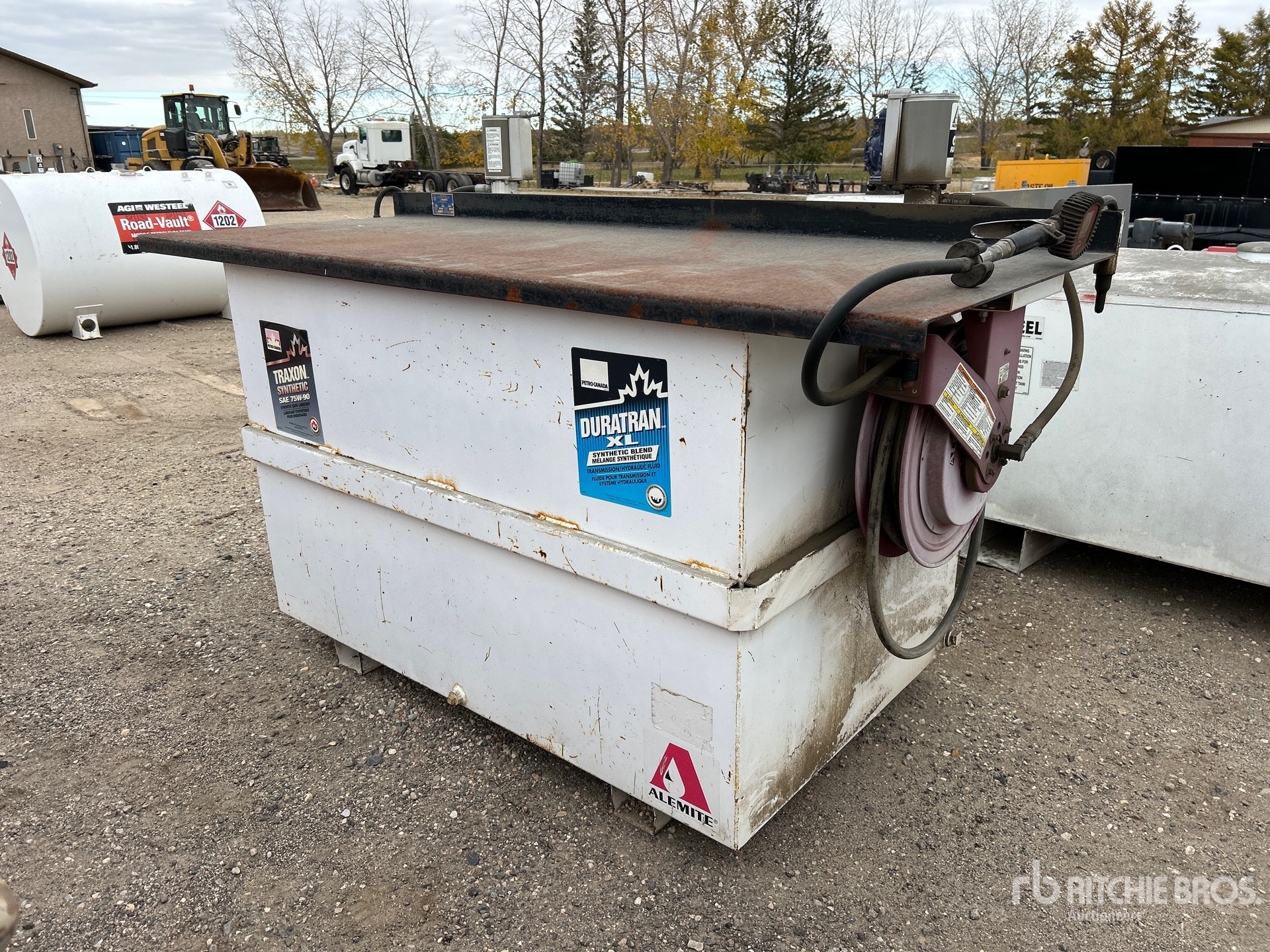 2012 Biexo 1500 L Steel Oil Tank Workbench