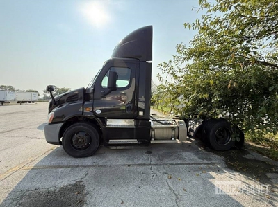 2016 Freightliner Cascadia 113 S/A Day Cab Truck Tractor (Inoperable)