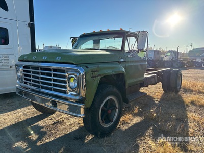 1974 Ford F700 4x2 Kabina i podwozie (Inoperable)