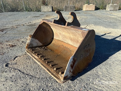 60 in Cleanup Excavator Bucket