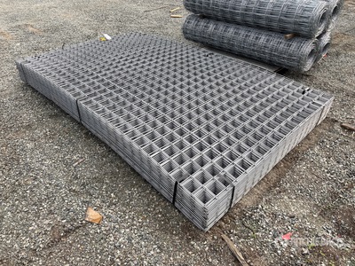 Quantity of (50) 10 ft x 6 ft Galvanized パネル (Unused)
