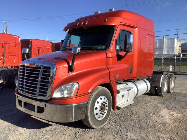 2016 Freightliner Cascadia 125 6x4 T/A Sleeper Truck Tractor 2016 Freightliner Cascadia 125 6x4 T/A Sleeper Truck Tractor