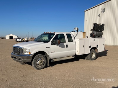 2003 Ford F-350 XLT 4x4 Extended Cab Utility Truck
