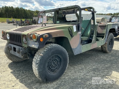 2004 AM General M1097A2 HMMWV 2 Door w/Truck Body