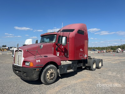 2005 Kenworth T660 6x4 T/A Sleeper Truck Tractor