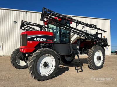 2007 Apache AS1010 90 ft 4x2 High Clearance Self-Propelled Sprayer