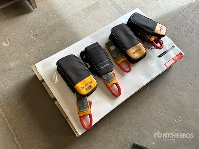 Quantity of (4) Fluke 375 True RMS Clamp Meters