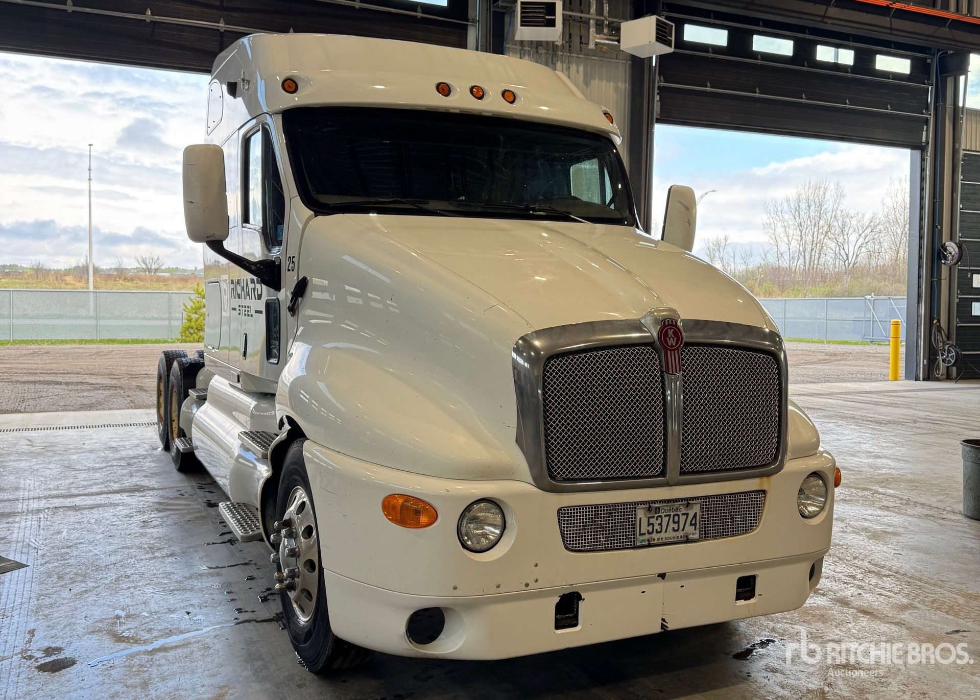 2000 Kenworth T2000 6x4 T/A Sleeper Truck Tractor