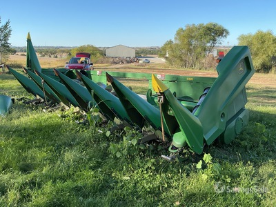2021 John Deere C8R Rigid 8 Row 18 ft Corn Tête de moissonneuse/batteuse (Inoperable)