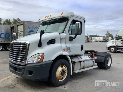 2013 Freightliner Cascadia  113 4x2 Ciągnik siodłowy z kabiną dzienną S/A