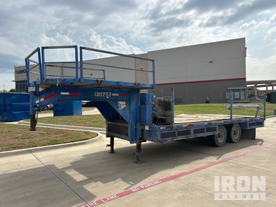 2006 Hawk 19 ft T/A Gooseneck Trailer utilitario