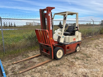 Nissan  CPH02A20V 4000 lb Pneumatic Tire Forklift