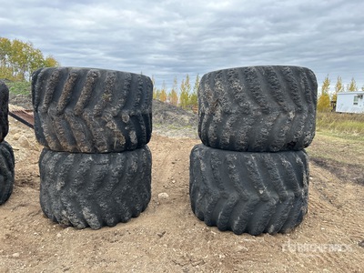 Quantity of (4) 44 in Équipements pour pneus - Fits Skidder