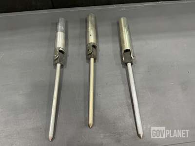 (131) Guy Stakes w/Storage Case