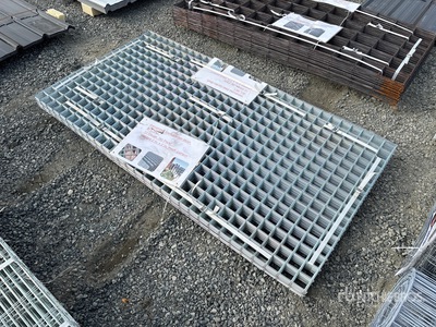 Quantity of (40) 6 ft x 3 ft Galvanized Garden Mesh Steel 12 Gauge Staccionata (Unused)
