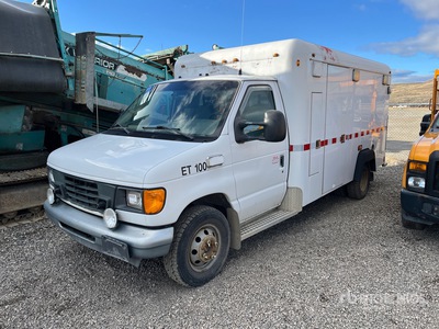 2003 Ford E-350 4x2 Ambulance (Inoperable)