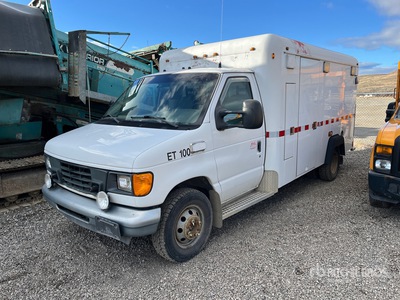 2003 Ford E-350 4x2 Ambulans (Inoperable)