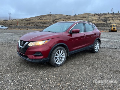 2020 Nissan Rogue Sport SV AWD を見 SUV