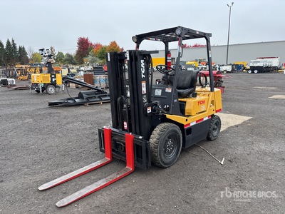 TCM FG25N2 5000 lb Pneumatic Tire Forklift