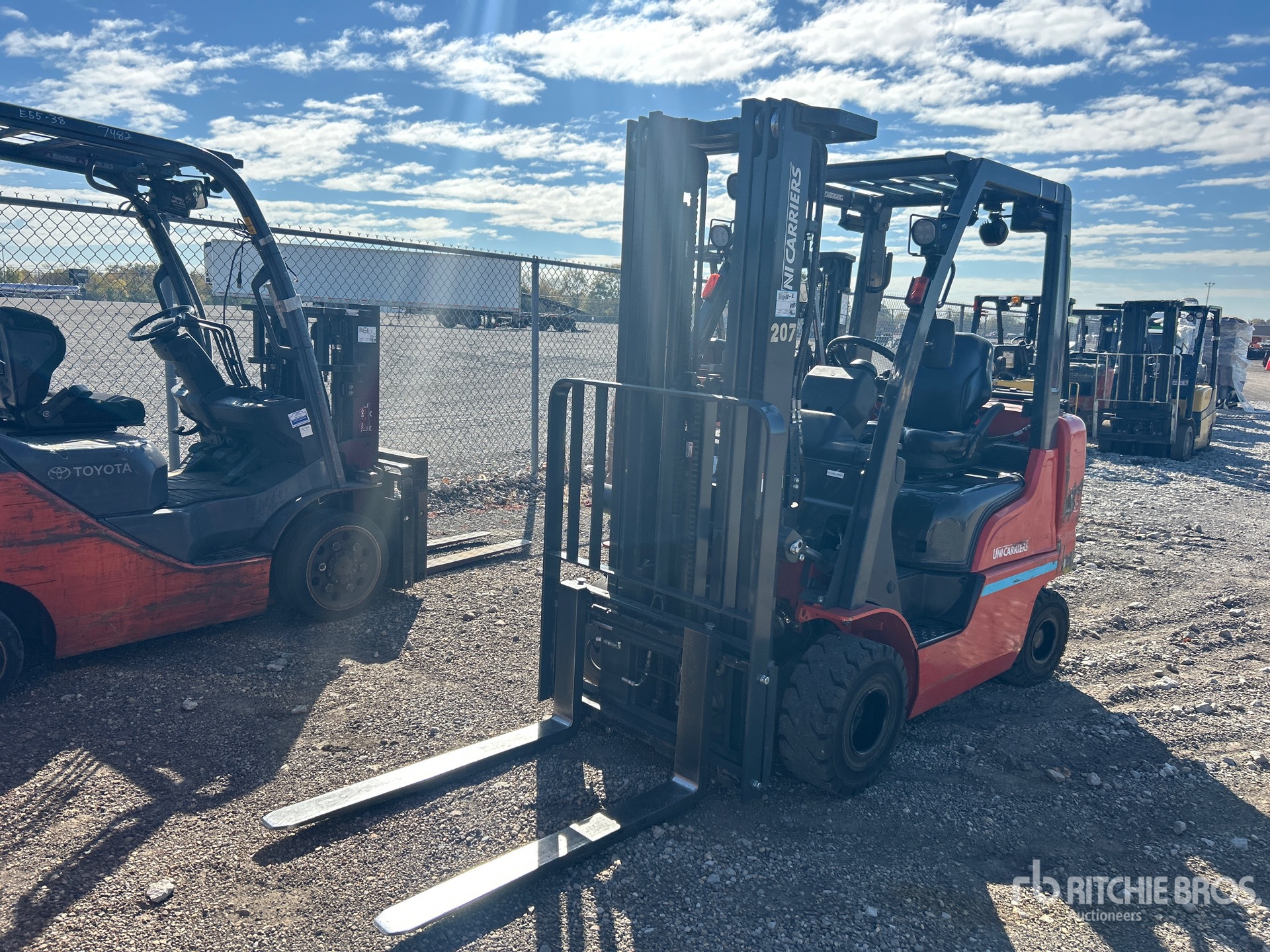 2021 UniCarriers MAP1F2A25LV 4100 lb Pneumatic Tire Forklift