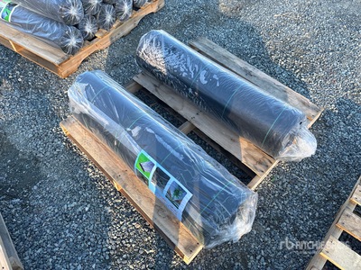 Quantity of (2) 13 ft x 300 ft Woven Landscape Fabric Divers - Équipement d'aménagement paysagé  (Unused)