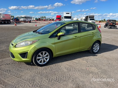 2013 Ford Fiesta 自動車