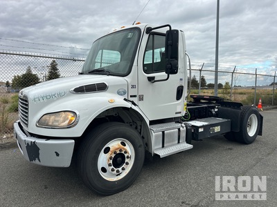 2011 Freightliner M2 Hybrid 4x2 Ciągnik siodłowy z kabiną dzienną S/A
