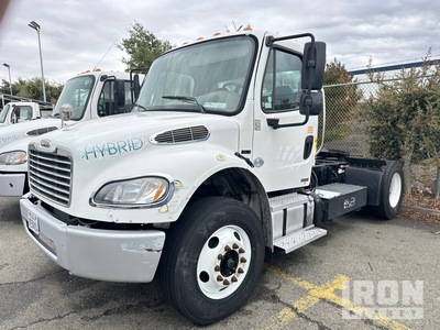 2011 Freightliner M2 Hybrid 4x2 Ciągnik siodłowy z kabiną dzienną S/A (Inoperable)