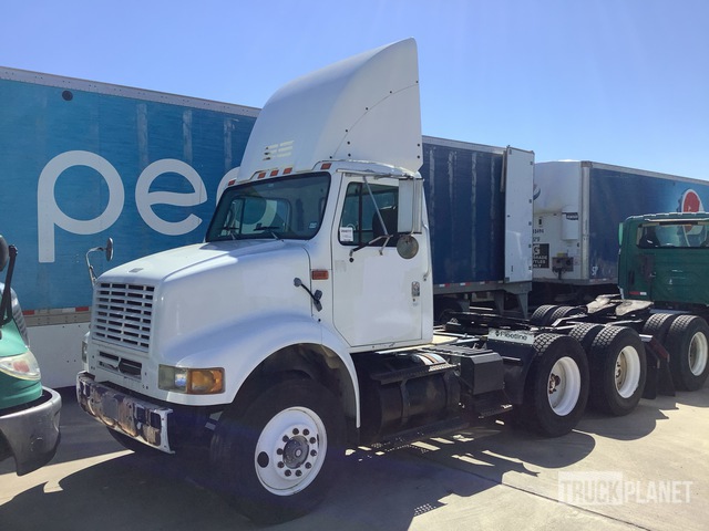 1HSHCAHR9YH263658 International 8100 Photo 1