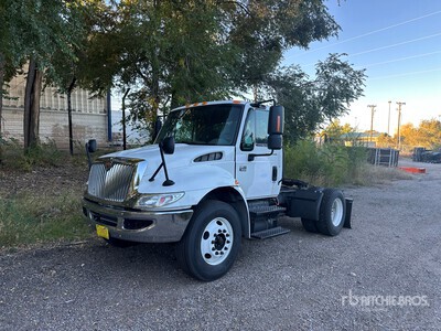2003 International 4400 4x2 Cabeza Tractora Cabina Corta