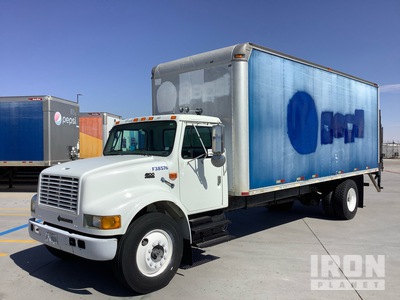 1999 International 4900 4x2 Van Truck