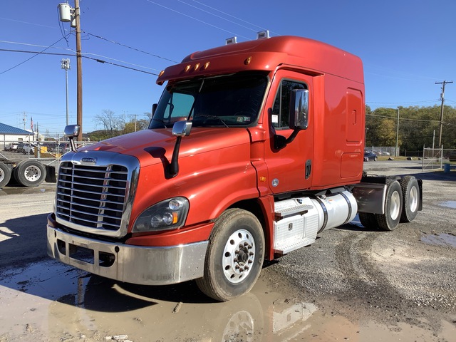 2016 Freightliner Cascadia 126 6x4 T/A Sleeper Truck Tractor 2016 Freightliner Cascadia 126 6x4 T/A Sleeper Truck Tractor