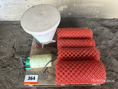 12 Volts Quad Spreader, Hand Sprayer and Snow Fence أدوات يدوية متنوعة