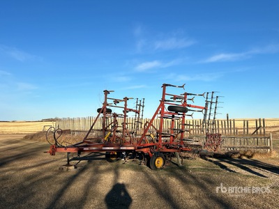 Morris L240 28 ft Cultivator