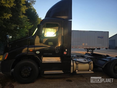2017 Freightliner Cascadia 113 S/A Day Cab Truck Tractor (Inoperable)