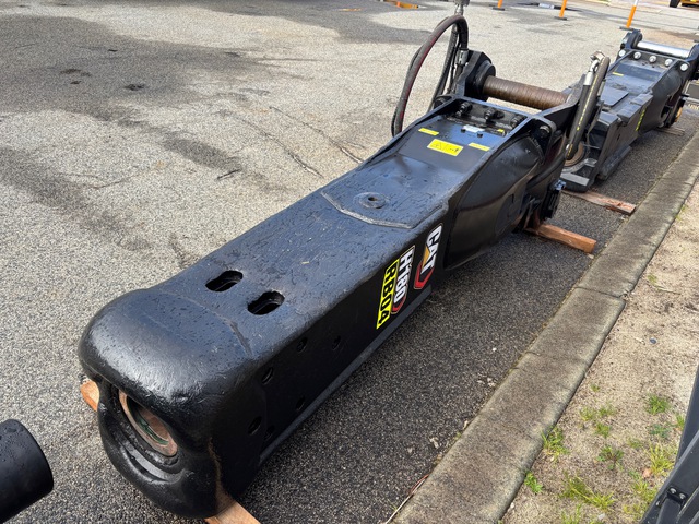 2022 Cat H180 Q/C Hydraulic Breaker - Fits 42 - 76 ton