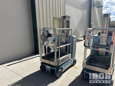 2010 Genie GR-20 Vertical Mast Lift (Inoperable)