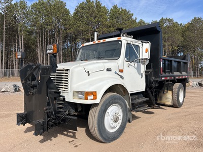 1999 International 4900 4x2 Snow Plow Truck