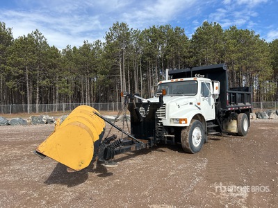 1999 International 4900 4x2 Snow Plow Truck
