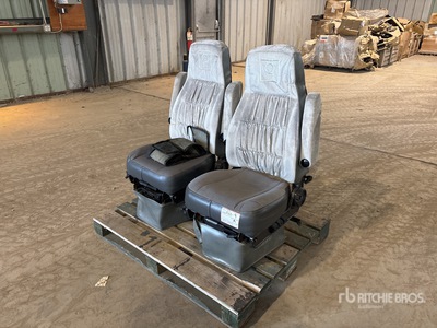 Quantity of (2) Truck Seats その他 - 機械部品