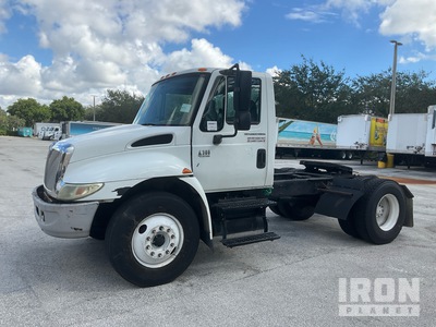 2006 International 4300 4x2 Cabeza Tractora Cabina Corta