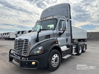 2017 Freightliner Cascadia 6x4 T/A Day Cab Truck Tractor