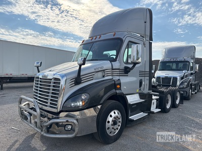 2017 Freightliner Cascadia 6x4 T/A Day Cab Truck Tractor