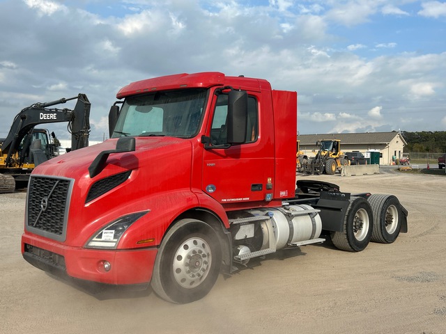 2020 Volvo VNR 6x2 T/A Day Cab Truck Tractor